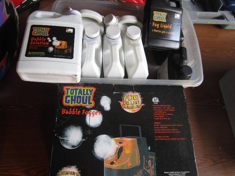 lot 88 image: Bubble Fogger with 9 bottles of bub...