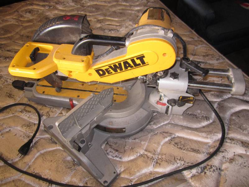 lot 101 image: Dewalt 12 double bevel sliding com...