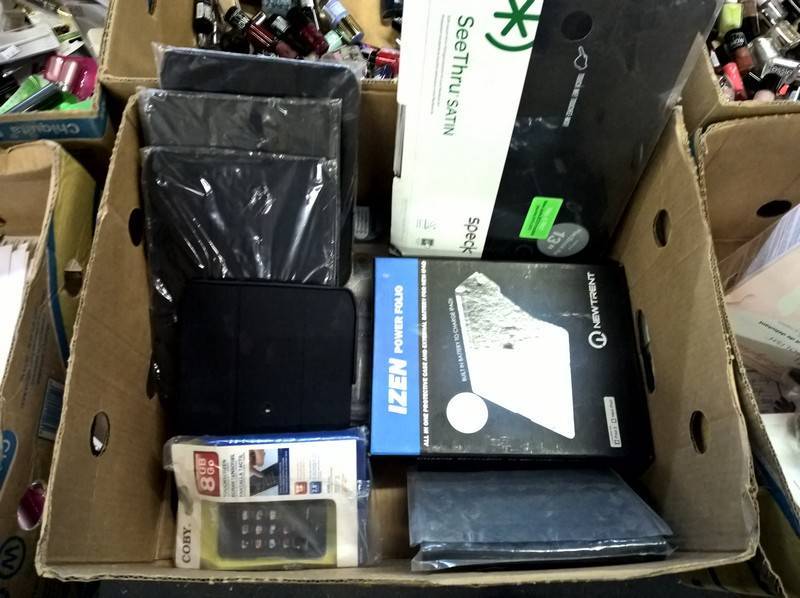 lot 159 image: Lot of electronics cases and covers...