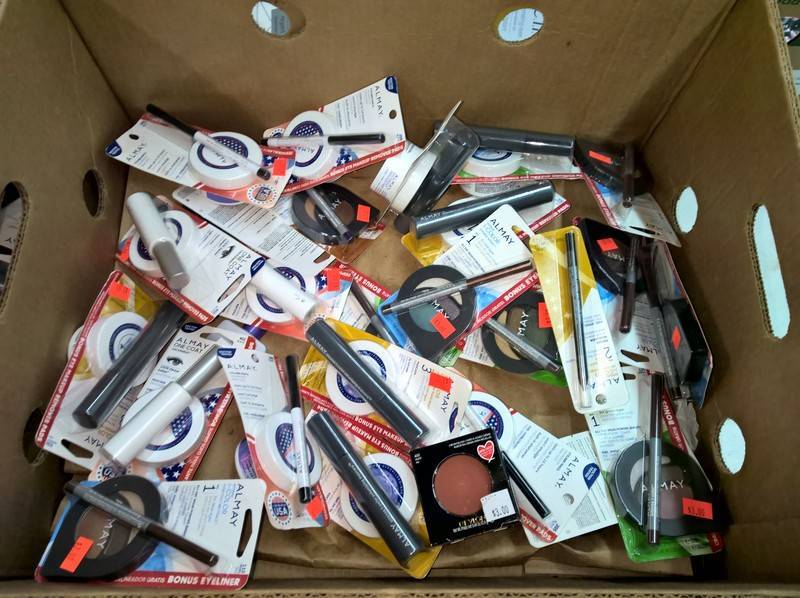 lot 174 image: Wholesale  Retail lot of cosmetics...