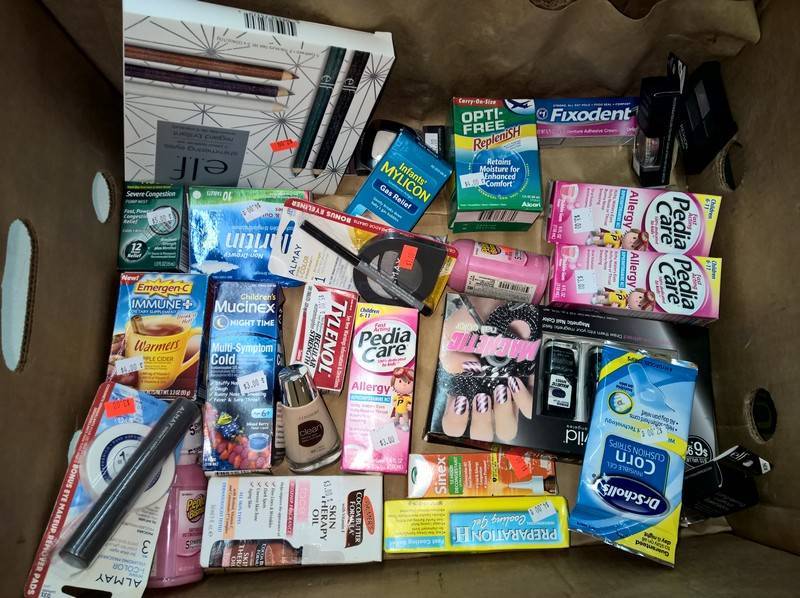 lot 179 image: Lot of medicine and healthcare prod...