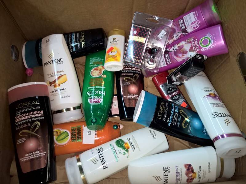 lot 184 image: Lot of hair care and beauty product...