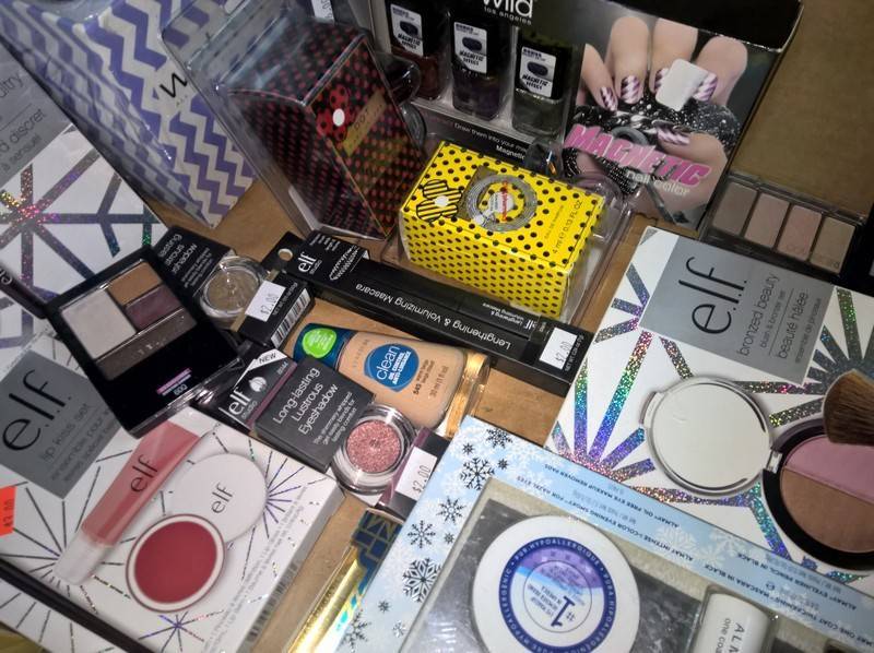 lot 191 image: Lot of makeup and cosmetics...