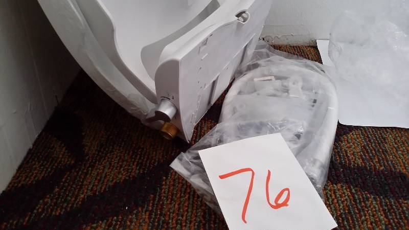 Bidet built in Elongated -  slow closing -  toilet seat.