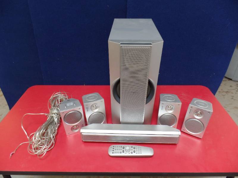 lot 902 image: Philips Speaker