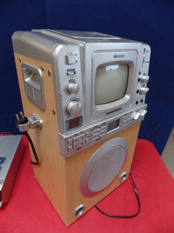 lot 903 image: Entertainment Electronics