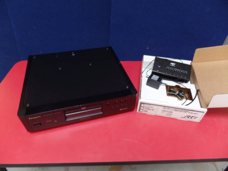 lot 908 image: Entertainment Electronics