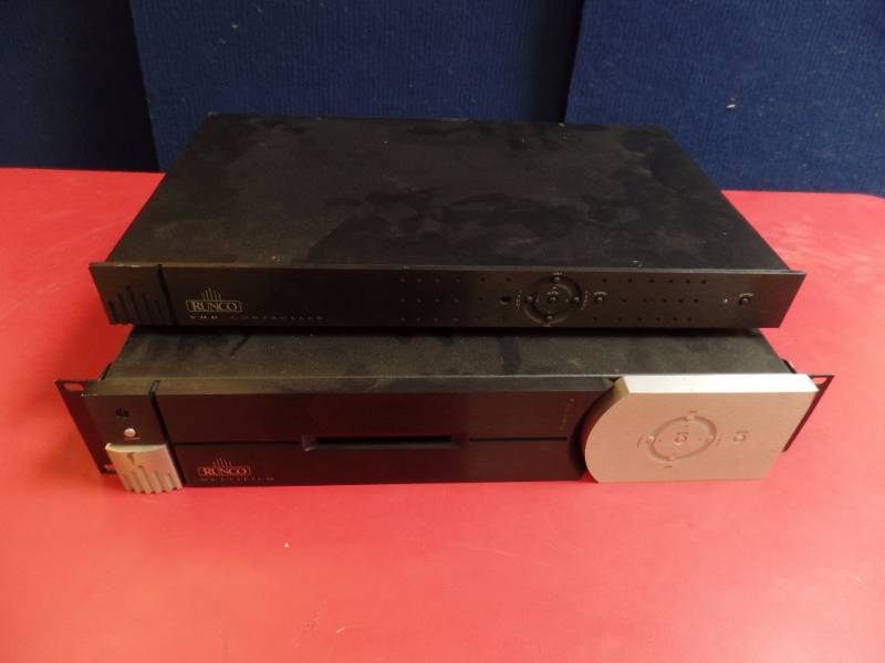 lot 912 image: Runco VHD Controller
