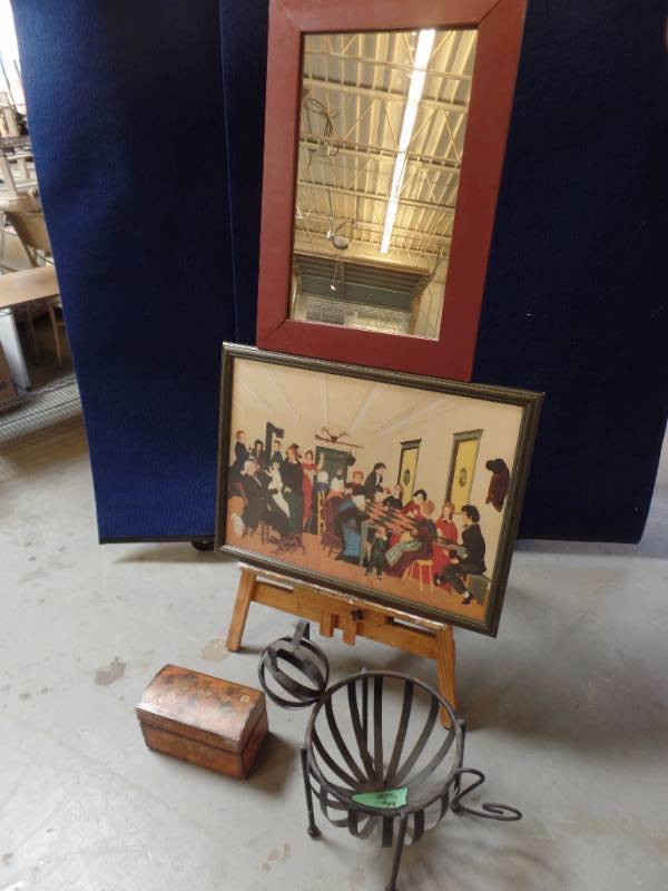 lot 945 image: Home Decor