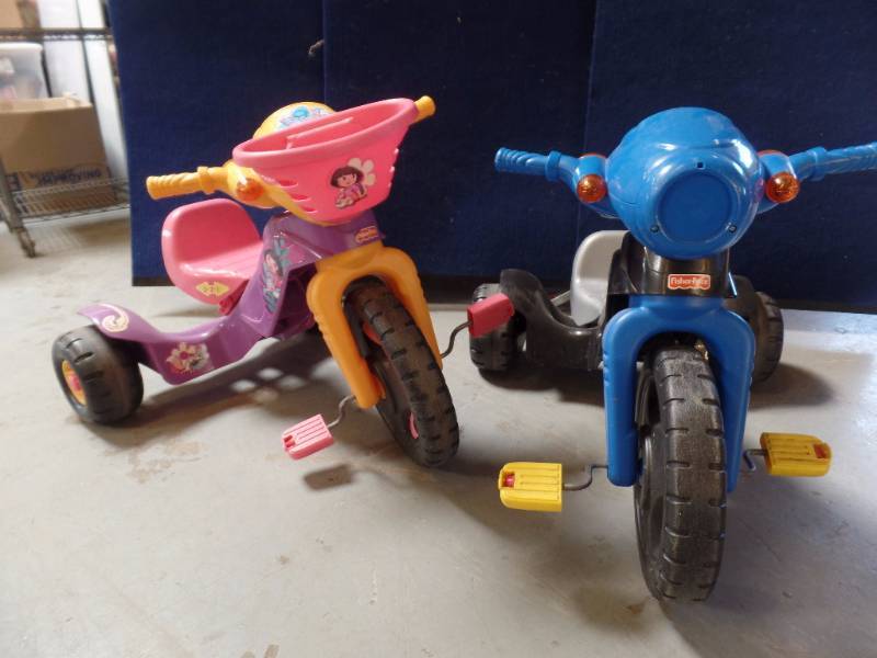 lot 946 image: Kids Pedal Trikes