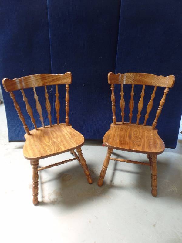 lot 953 image: Dining Room Chairs
