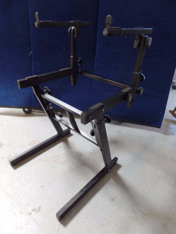 lot 955 image: Guitar Stand