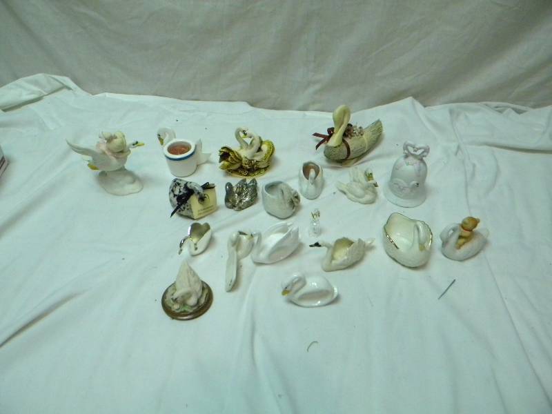 Swan Figurine Lot