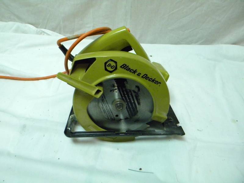 Black and Decker Saw