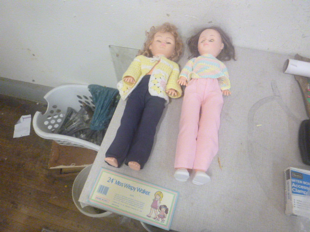 2 Dolls