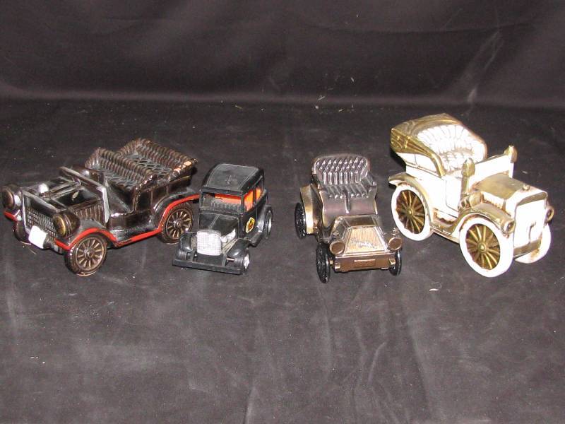 lot 3 image: Car Banks