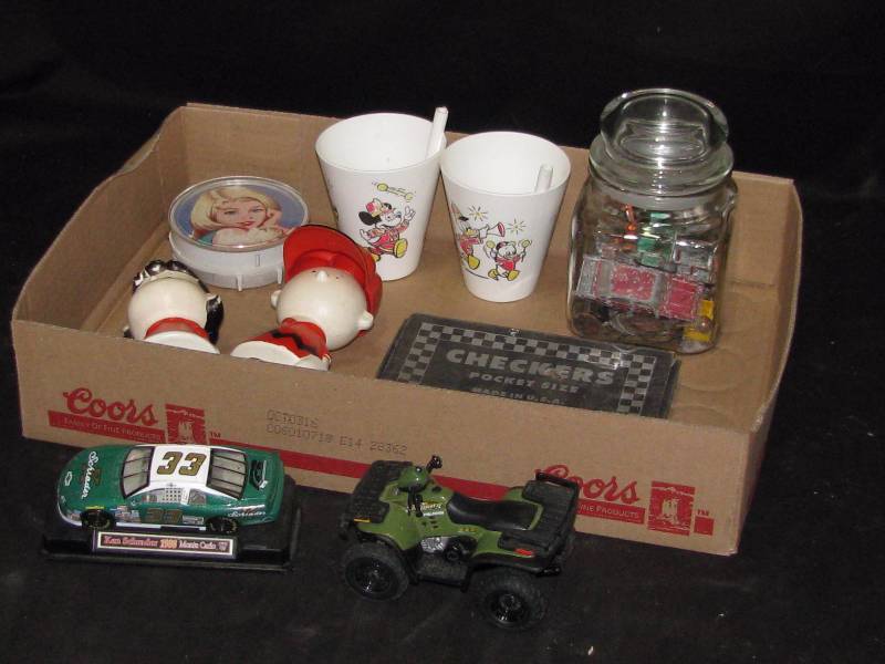 lot 9 image: Misc. Toys