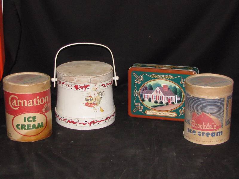 lot 27 image: Advertising Containers