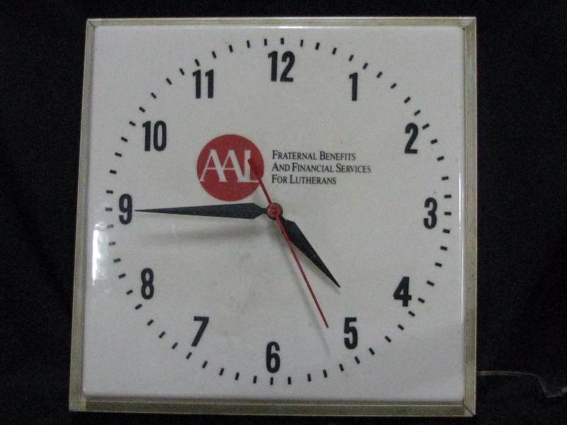 lot 31 image: AAL Advertising Clock