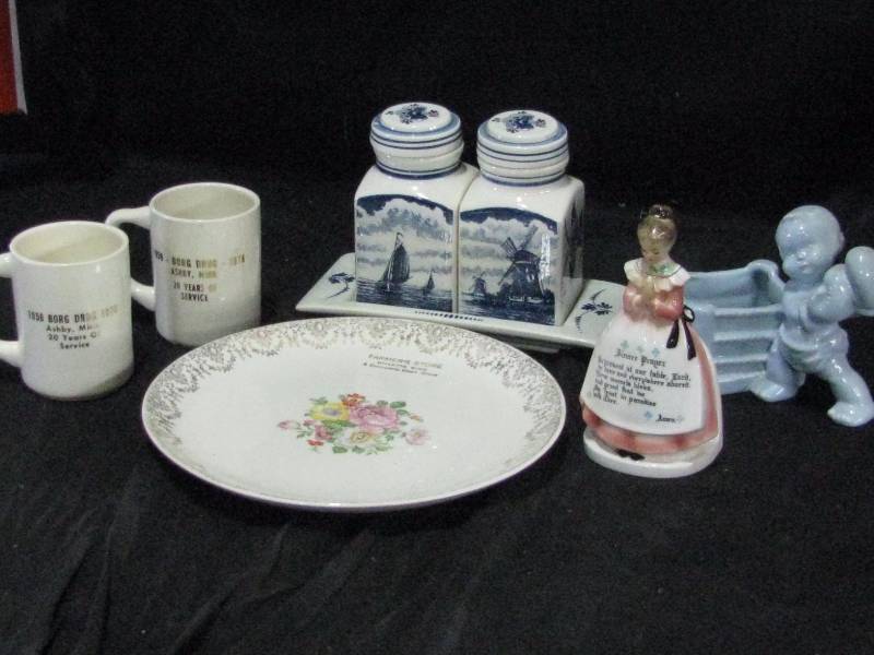 lot 44 image: Advertising Kitchenware