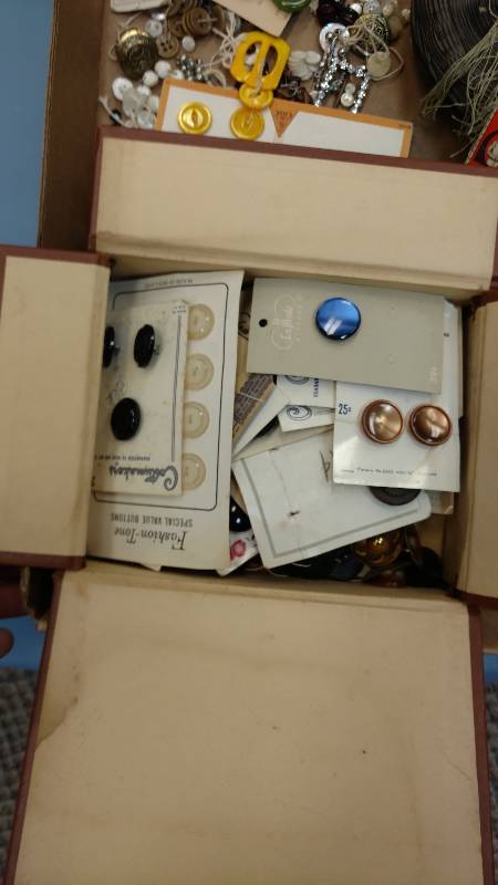 Button Lot