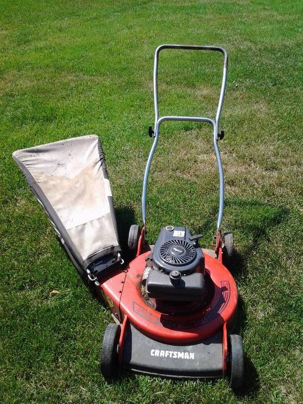 lot 2 image: Craftsman Lawn Mower With Bag 3-12 HP 20 Inch