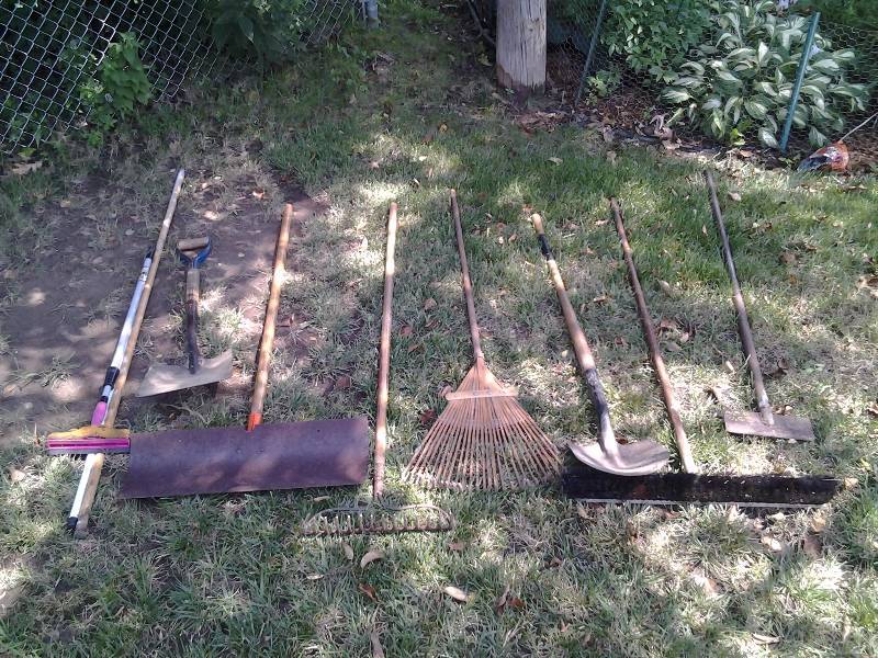 lot 16 image: 8-Implements Shovels, Rakes, Broom, Chisel, Squeegee