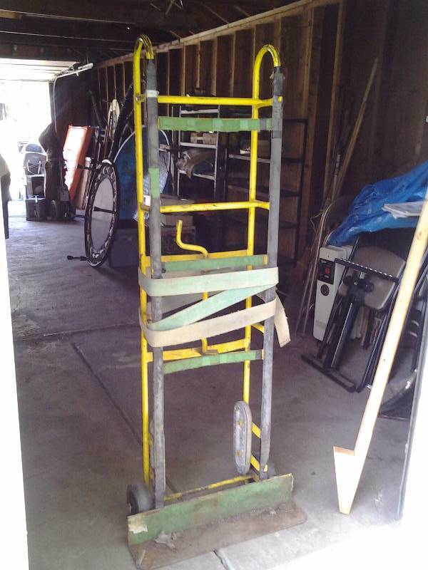lot 17 image: RefrigeratorAppliance Dolly With Straps