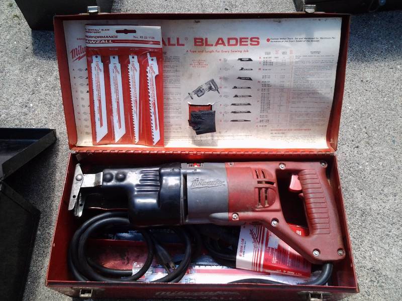 lot 20 image: Milwaukee Sawzall With Extra Blades & Case
