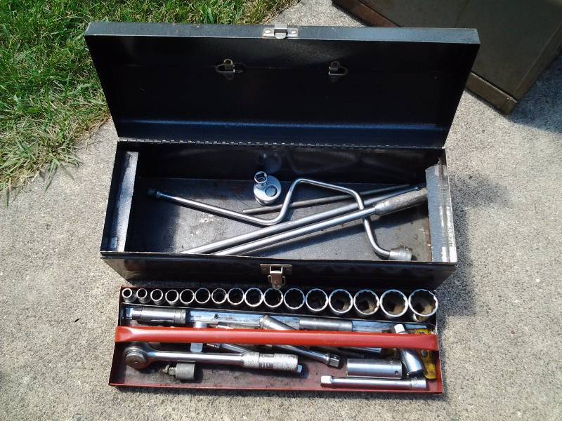 lot 22 image: Tool Box With 12 Inch Sockets, Ratchet, Extension (Craftsman, S&K, Speedmaster, Others)