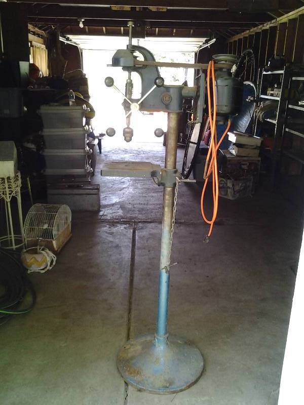 lot 37 image: Pedestal Drill Press 12 Inch Chuck