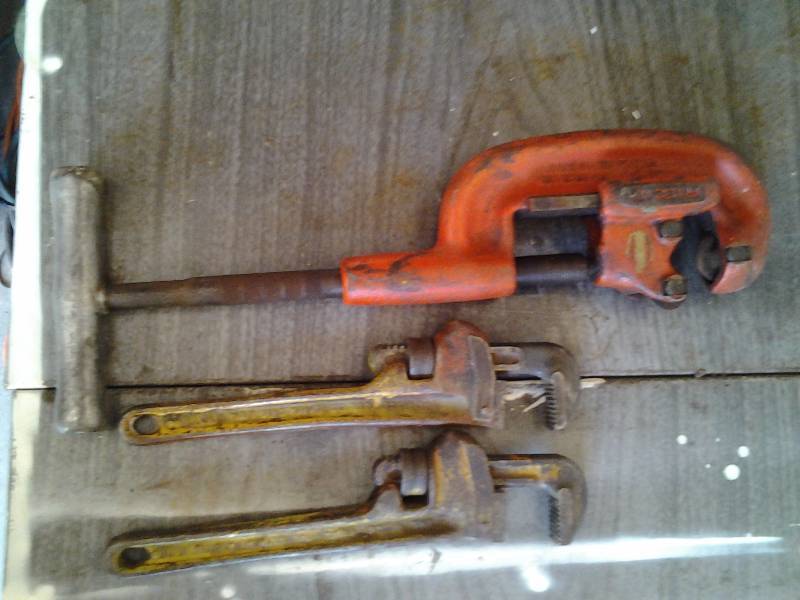 lot 39 image: Ridgid No 2 Pipe Cutter, 2-10 Inch Pipe Wrenches
