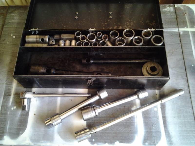 lot 43 image: 12 & 34 Inch Sockets, Ratchet, Breaker Bar, Extensions (Craftsman, Snap-On, Williams)