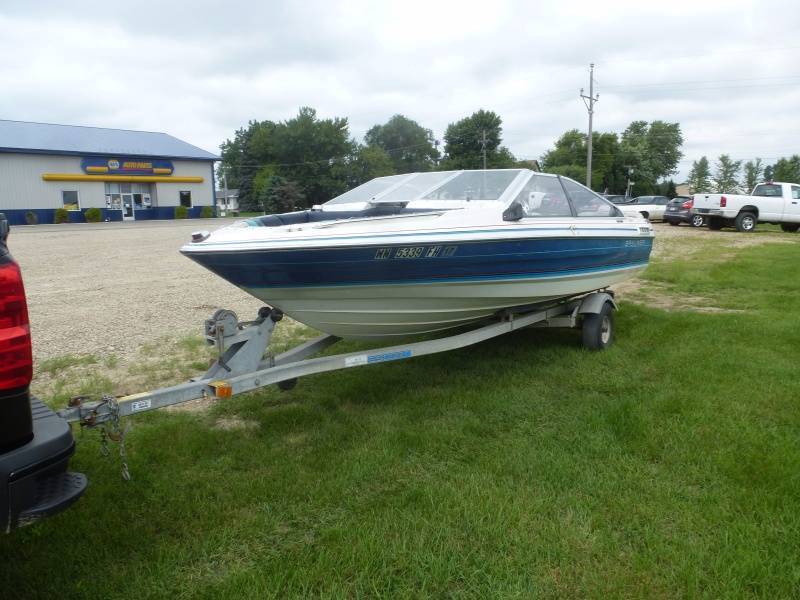 1988 Bayliner Capri 17 Ft Fiber glass Boat