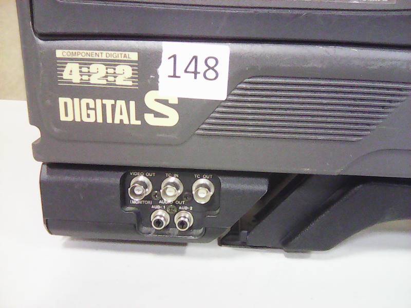 lot 11 image: JVC Video Camera wCannon Lens