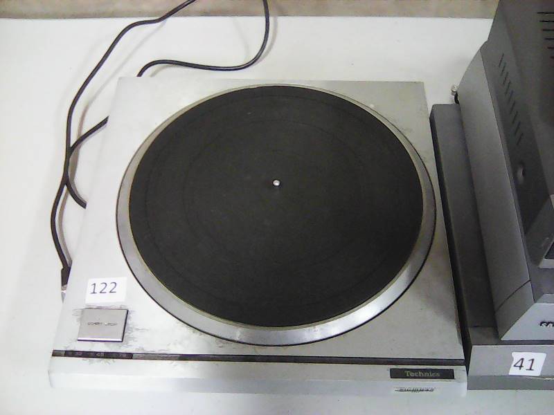 lot 60 image: (2) Samsung & (1) Accurian  Digital HGTV ReceiverDecoder (1) Technics Turntable