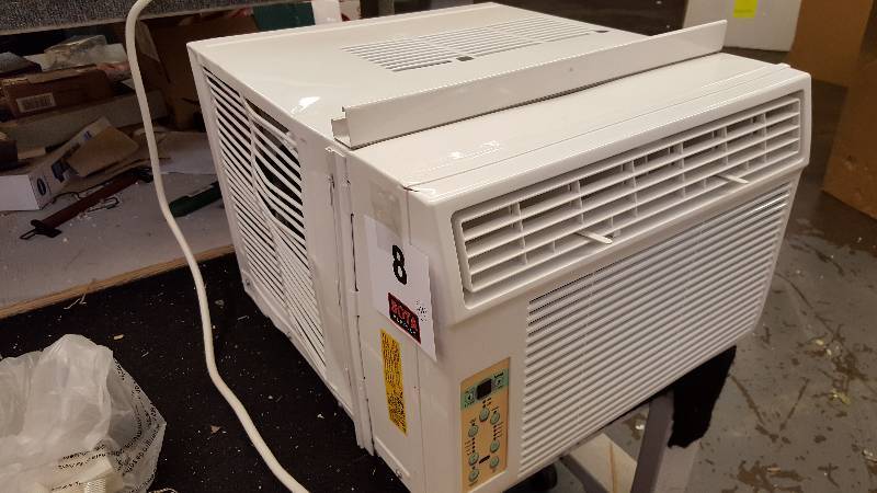 lot 8 image: Master Craft 12,000 Btu Window Air Conditioner