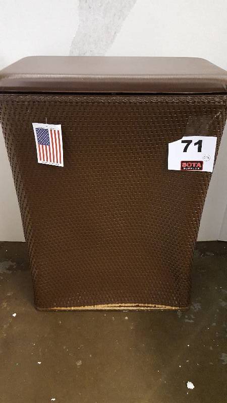 lot 71 image: Laundry Hamper - Brown