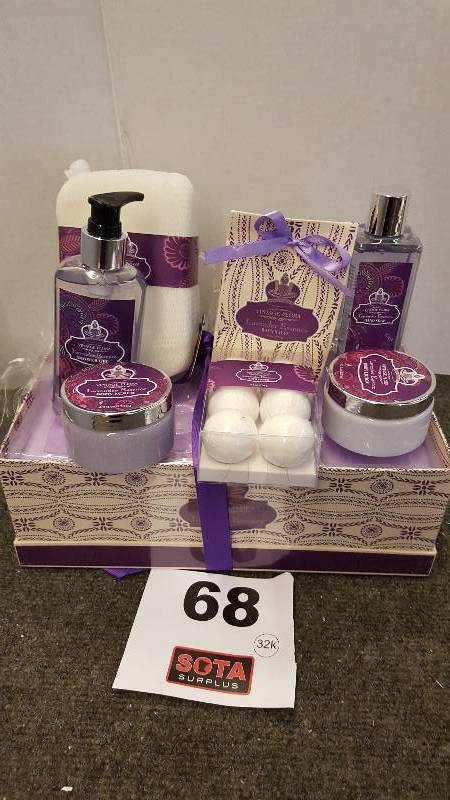 lot 68 image: Lavender Bath Set