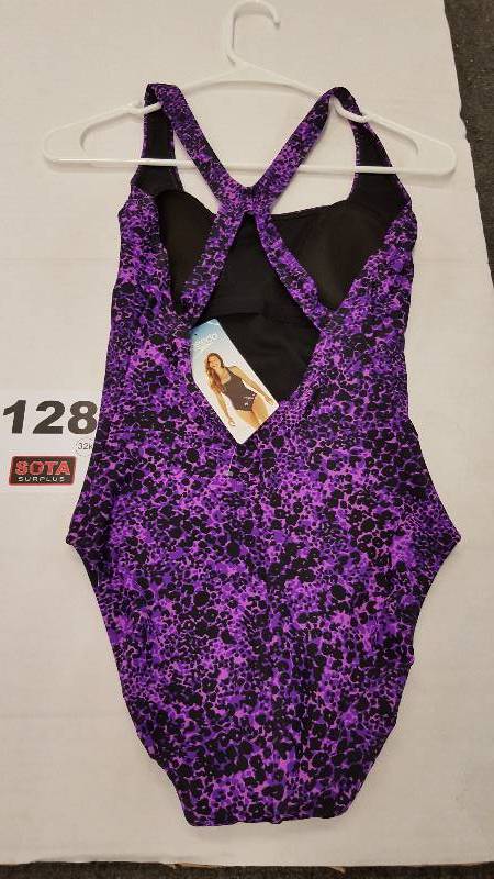 lot 128 image: Womens Speedo Swimsuit size 8