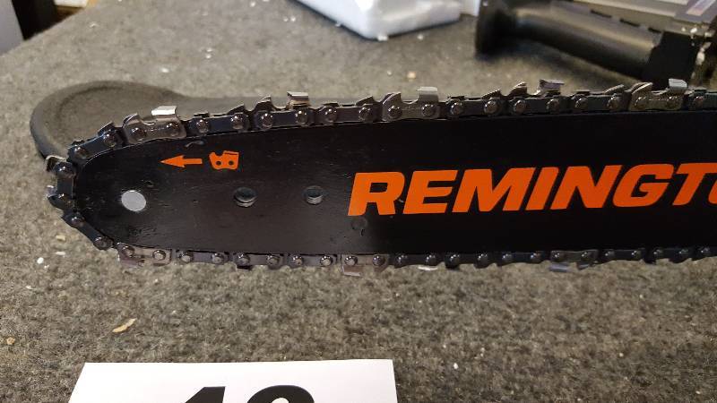 lot 46 image: Remington 16 Gas Chainsaw