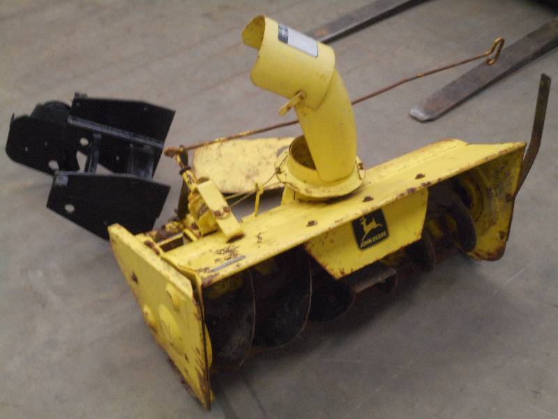 John Deere E-210 Snowblower With Mo...