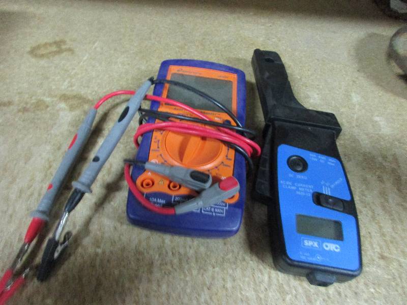 2 Multimeters