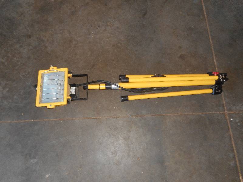 twist and lock tripod shop light