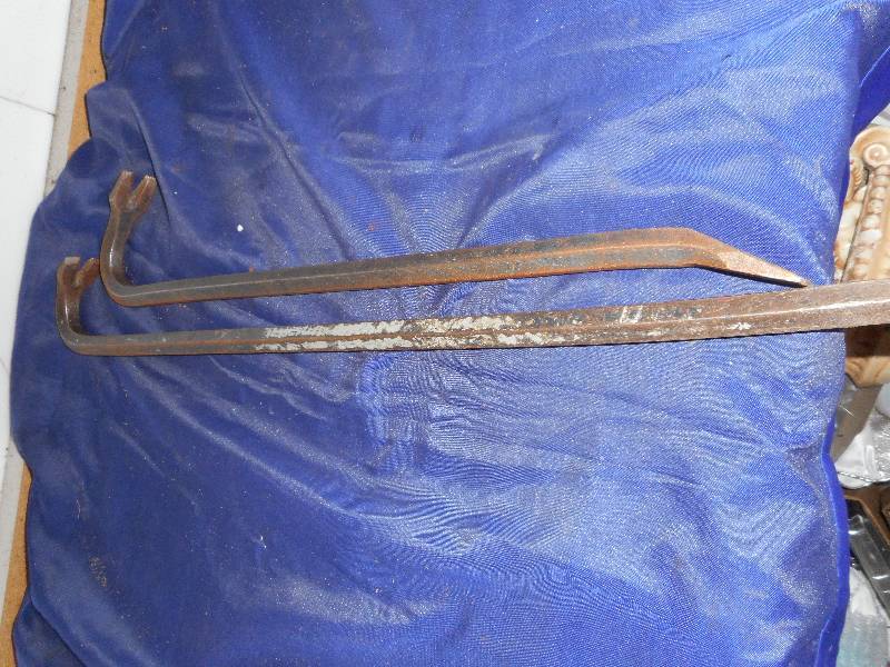 2 heavy duty crow bars