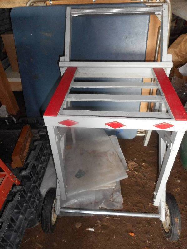 wooden 2 wheel work cart