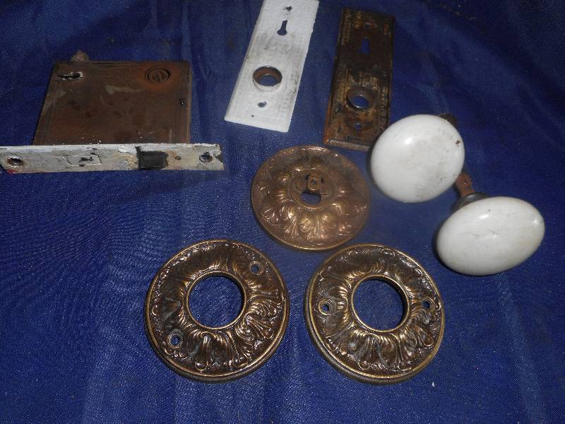 antique knobs and hardware