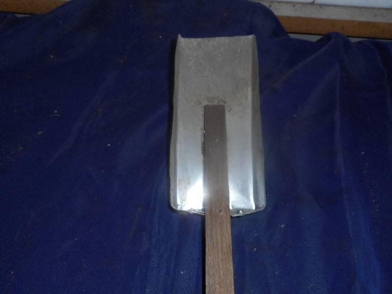 VINTAGE TIN SHOVEL