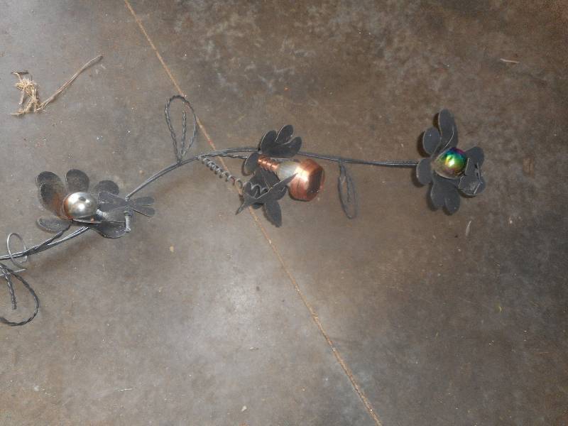 SOLOR YARD ORNAMENT