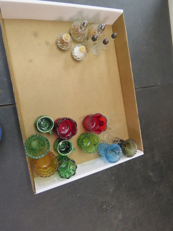 lot 24 image: Toothpick holders